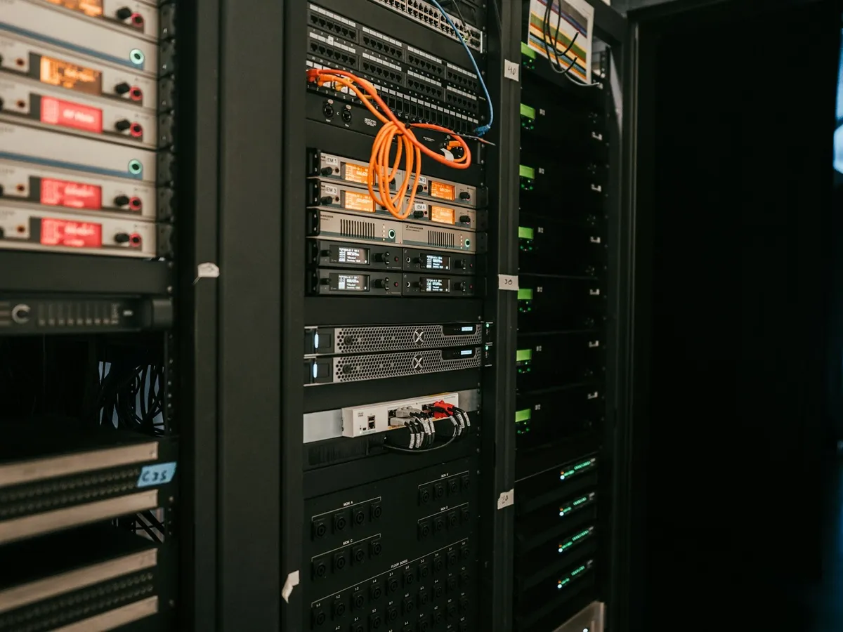 Server and network equipment in rack cabinets
